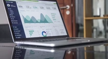 Subscription dashboard with active plans, MRR and renewal rate